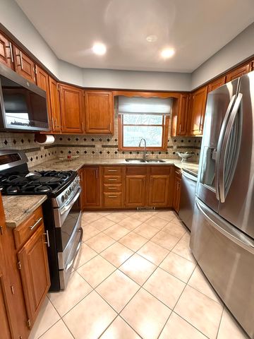 267 N Idlewild Avenue, Mundelein, IL 60060