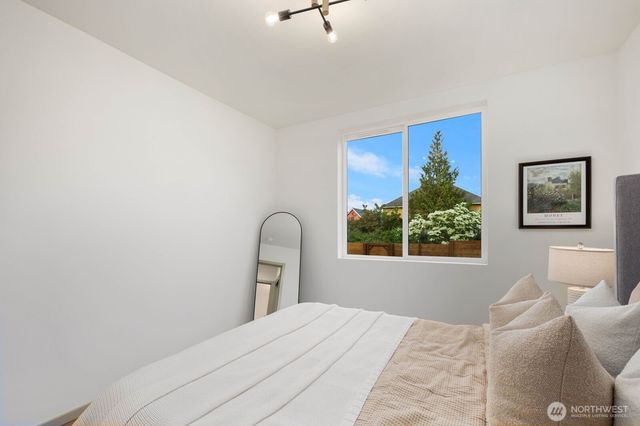 5921 32nd Avenue SW, Seattle, WA 98126