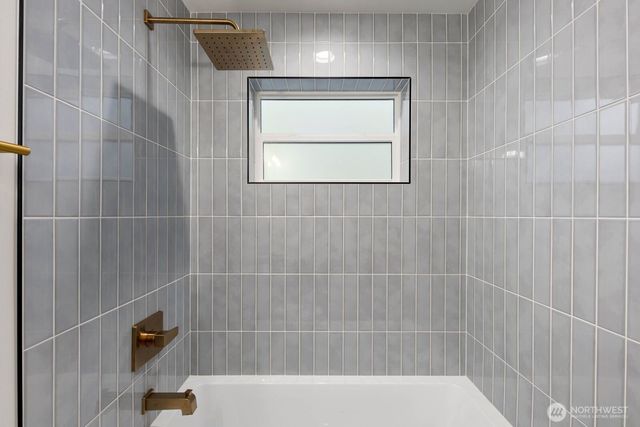 5921 32nd Avenue SW, Seattle, WA 98126