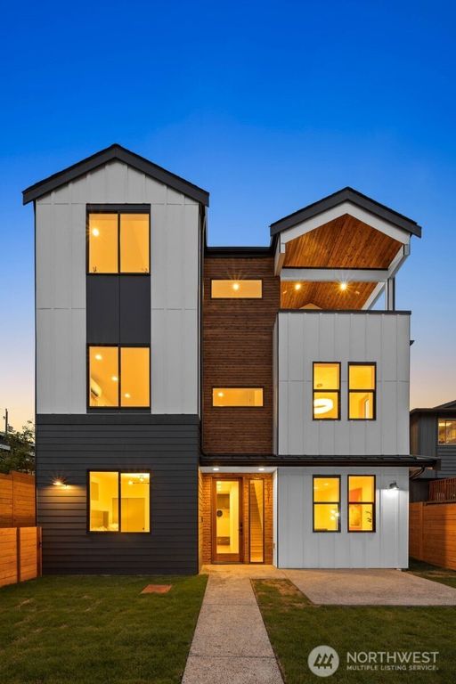 5921 32nd Avenue SW, Seattle, WA 98126