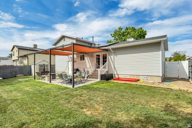 6621 S CYCLAMEN DR, West Jordan, UT 84084