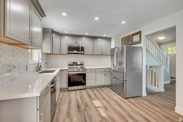 6621 S CYCLAMEN DR, West Jordan, UT 84084
