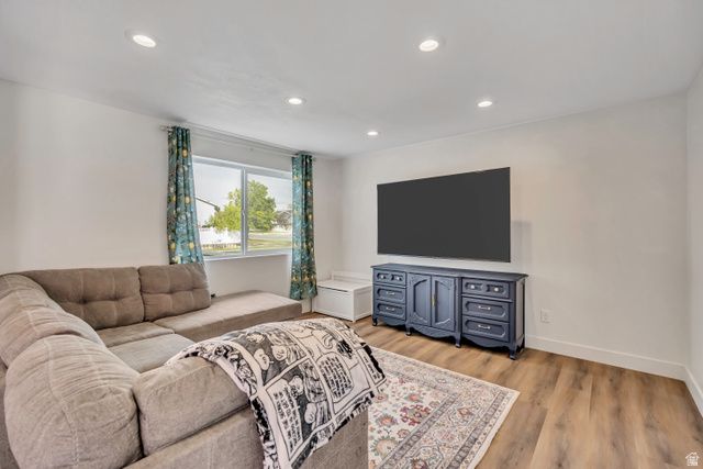 6621 S CYCLAMEN DR, West Jordan, UT 84084