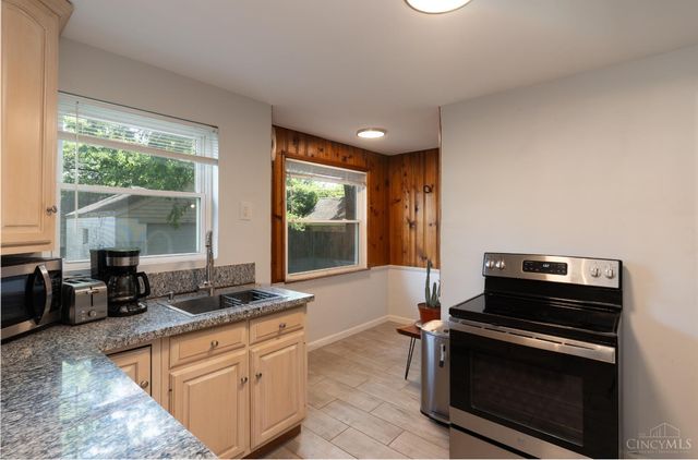 7260 Eastlawn Drive, Cincinnati, OH 45237