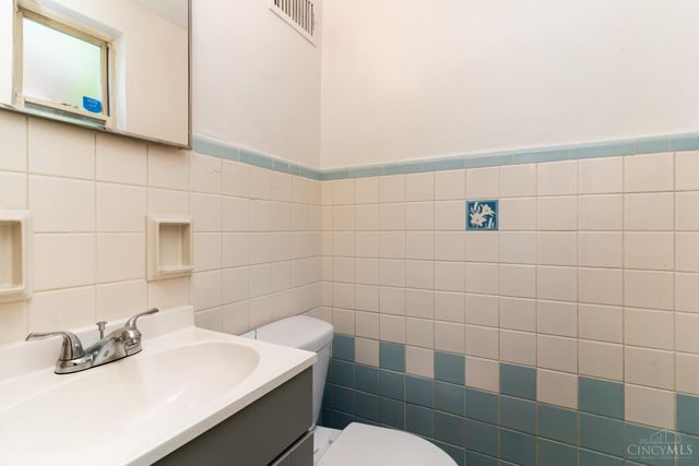 7260 Eastlawn Drive, Cincinnati, OH 45237