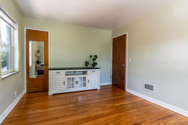 7260 Eastlawn Drive, Cincinnati, OH 45237
