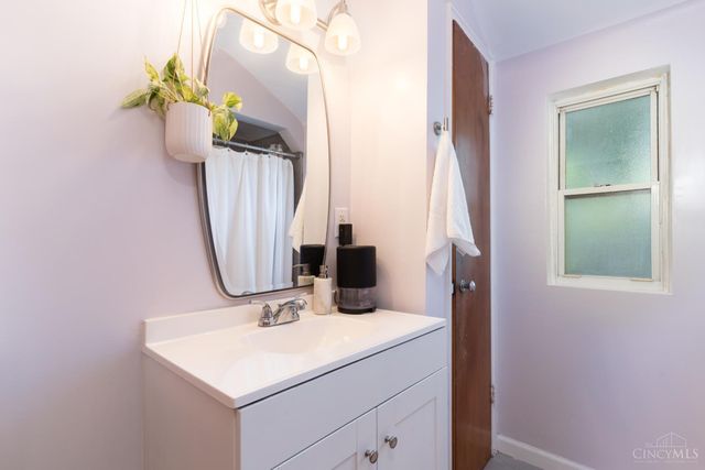 7260 Eastlawn Drive, Cincinnati, OH 45237