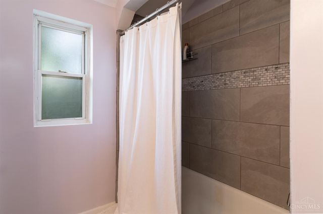7260 Eastlawn Drive, Cincinnati, OH 45237