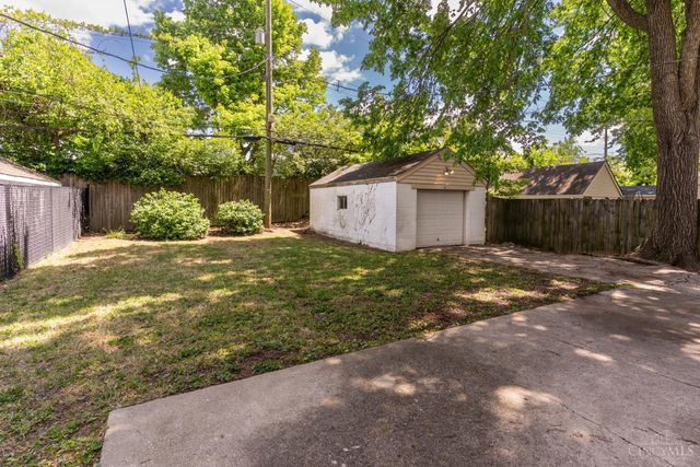 7260 Eastlawn Drive, Cincinnati, OH 45237