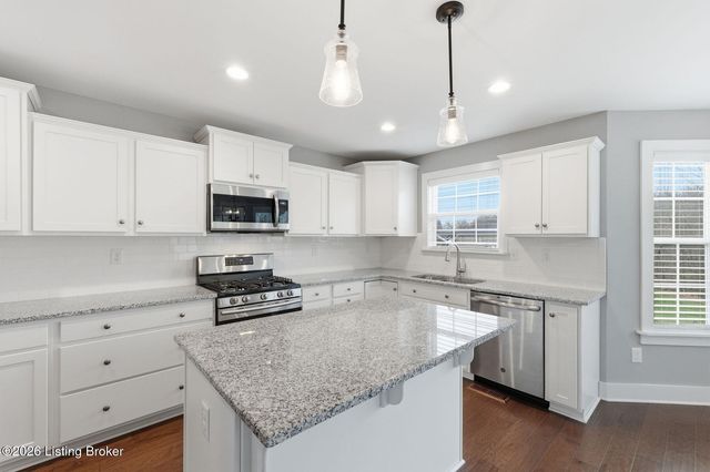 2300 Artisan Glen Ct, Fisherville, KY 40023