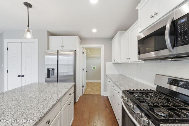 2300 Artisan Glen Ct, Fisherville, KY 40023