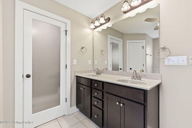 2300 Artisan Glen Ct, Fisherville, KY 40023