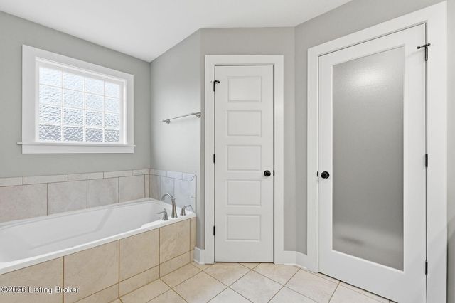 2300 Artisan Glen Ct, Fisherville, KY 40023