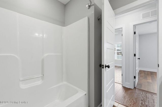 2300 Artisan Glen Ct, Fisherville, KY 40023