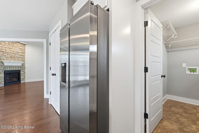 2300 Artisan Glen Ct, Fisherville, KY 40023