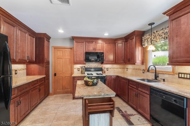 36 Underwood Rd, Montville Twp., NJ 07045