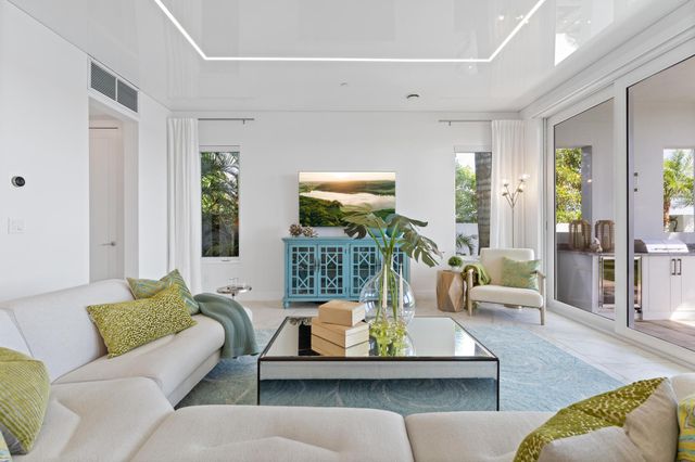 100 Water Clb Way, North Palm Beach, FL 33408