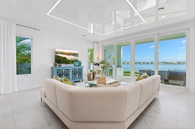 100 Water Clb Way, North Palm Beach, FL 33408