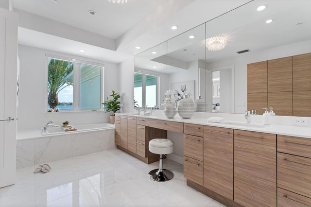 100 Water Clb Way, North Palm Beach, FL 33408