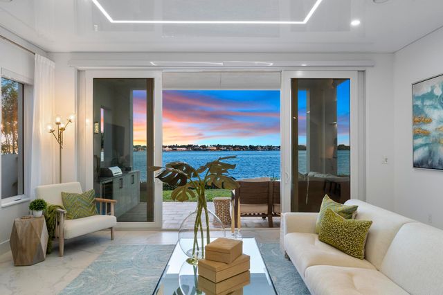 100 Water Clb Way, North Palm Beach, FL 33408
