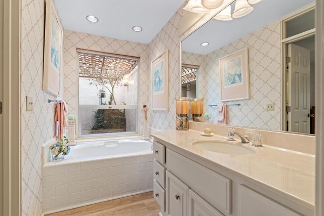 1809 Holly Oak Dr, Modesto, CA 95354