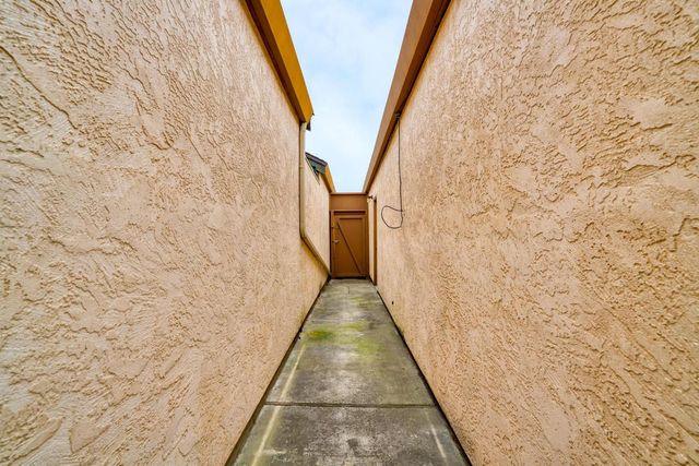 1809 Holly Oak Dr, Modesto, CA 95354