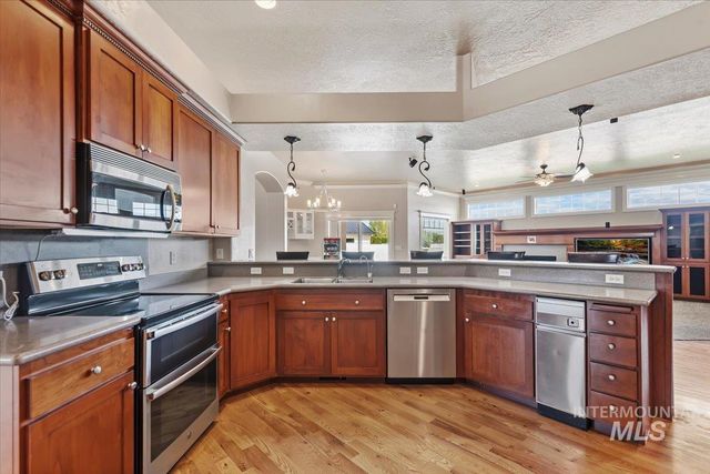 6082 N Jericho Rd, Meridian, ID 83646