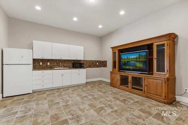 6082 N Jericho Rd, Meridian, ID 83646