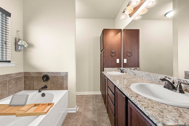 39059 Elliott Ave, Prairieville, LA 70769