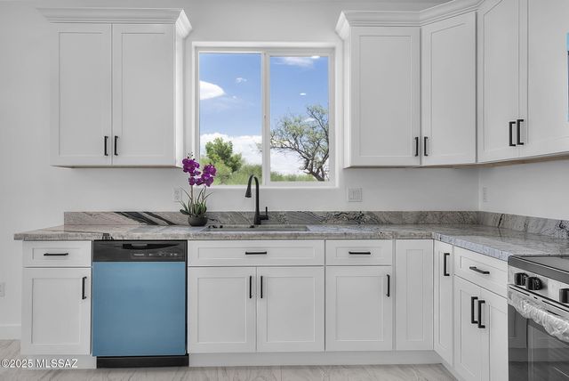 912 Pesa Court, Rio Rico, AZ 85648