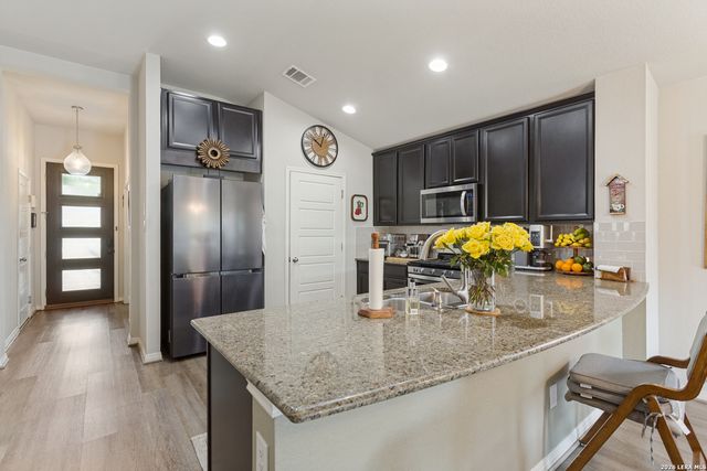 8852 Straight Oaks, San Antonio, TX 78254
