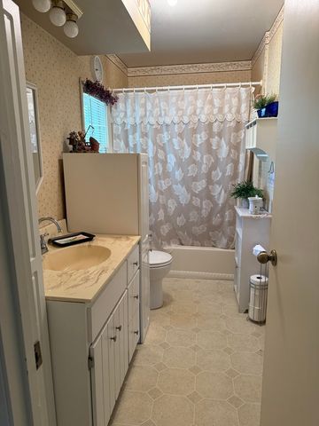 430 E Court Street, Hennepin, IL 61327