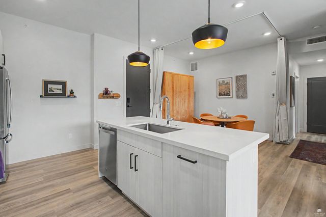 3010 Fieldhouse Cir Apt 108, Manhattan, KS 66503