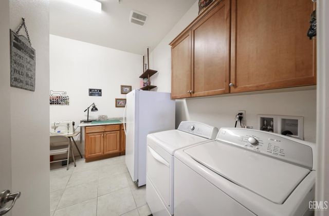 9801 Tallin Place, Bakersfield, CA 93306