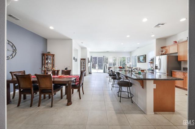 9801 Tallin Place, Bakersfield, CA 93306