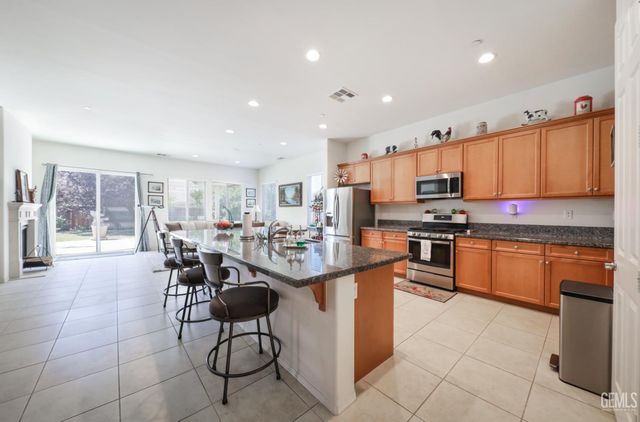 9801 Tallin Place, Bakersfield, CA 93306