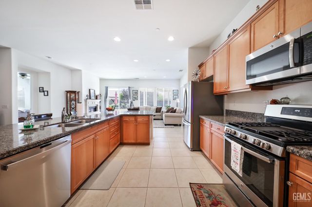9801 Tallin Place, Bakersfield, CA 93306