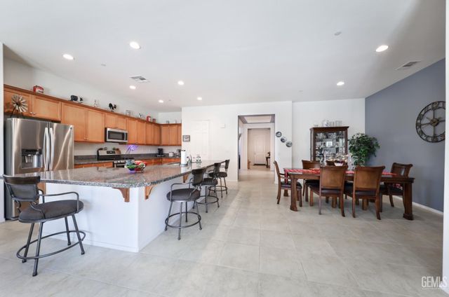 9801 Tallin Place, Bakersfield, CA 93306
