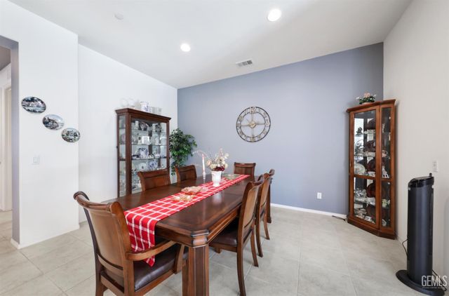 9801 Tallin Place, Bakersfield, CA 93306