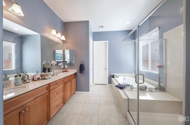 9801 Tallin Place, Bakersfield, CA 93306