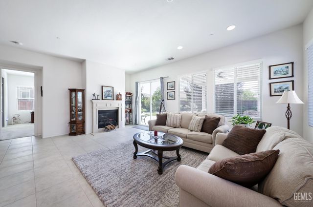 9801 Tallin Place, Bakersfield, CA 93306