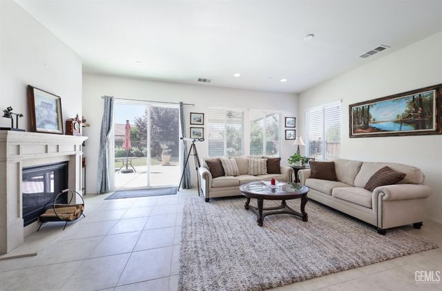 9801 Tallin Place, Bakersfield, CA 93306