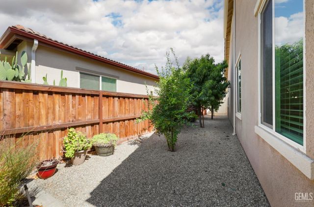 9801 Tallin Place, Bakersfield, CA 93306