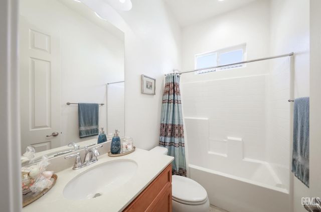 9801 Tallin Place, Bakersfield, CA 93306