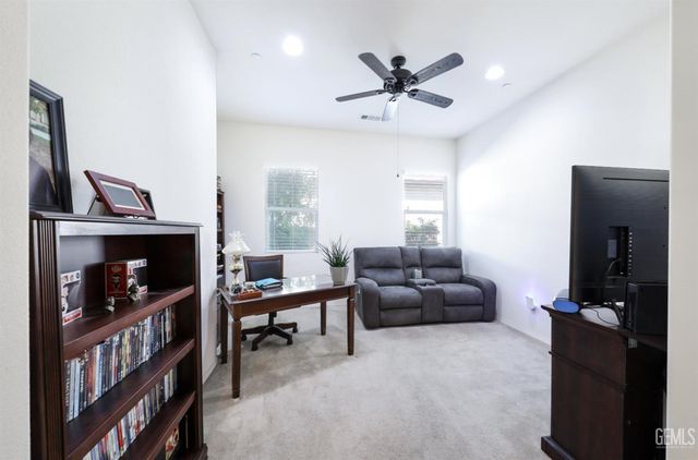 9801 Tallin Place, Bakersfield, CA 93306