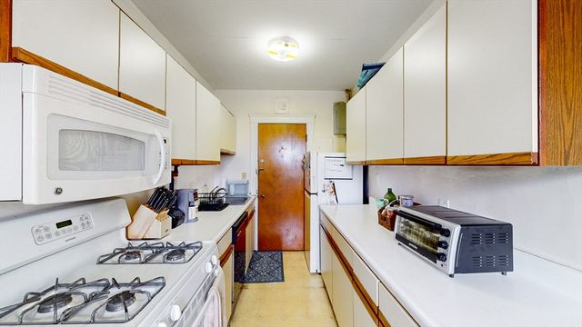 15 Governors Ave 22, Medford, MA 02155