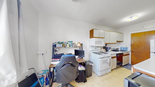 15 Governors Ave 22, Medford, MA 02155