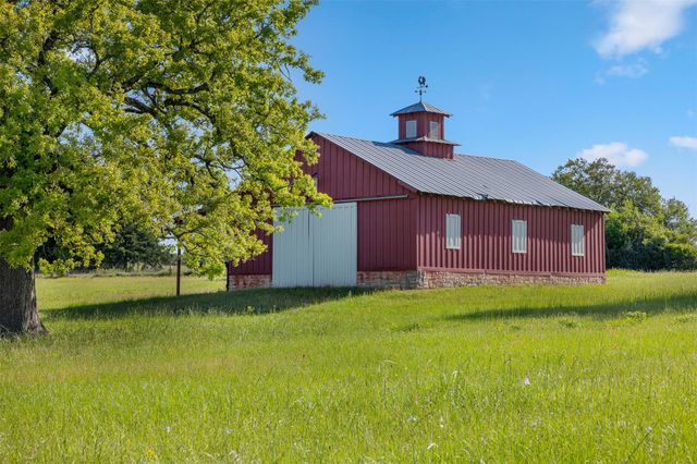 2730 Wunderlich RD, Fayetteville, TX 78940