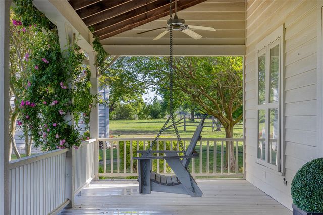 2730 Wunderlich RD, Fayetteville, TX 78940