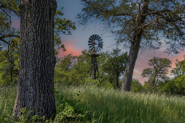2730 Wunderlich RD, Fayetteville, TX 78940